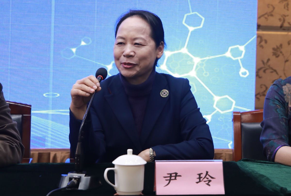 尹玲.jpg